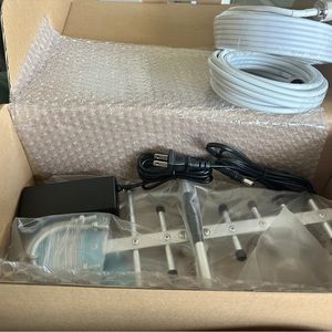 Cellphone signal booster